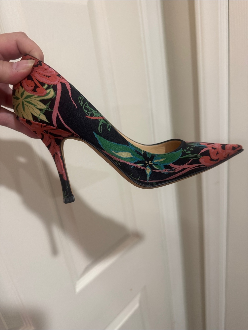Jimmy Choo/Black Silk Floral Pointed-Toe Pumps/RARE! NEVER WORN! Size 6.5! NWOT! - Picture 3 of 16
